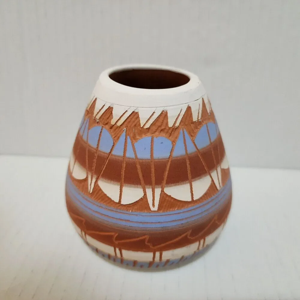Navajo Native American Etched Pottery Vase Pot Brown Blue White 3.5 Signed Ella